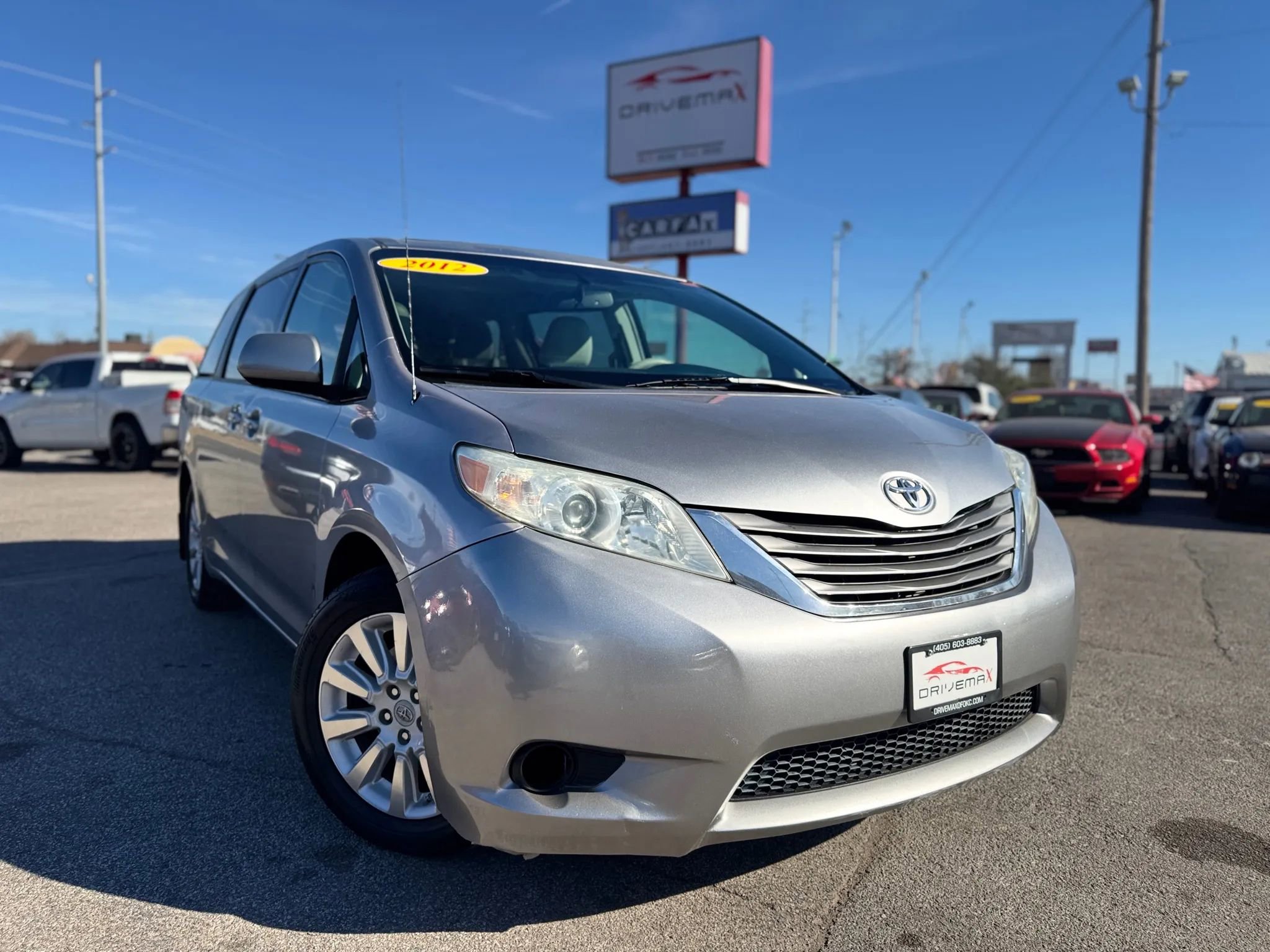 Used 2012 Toyota Sienna XLE image 1