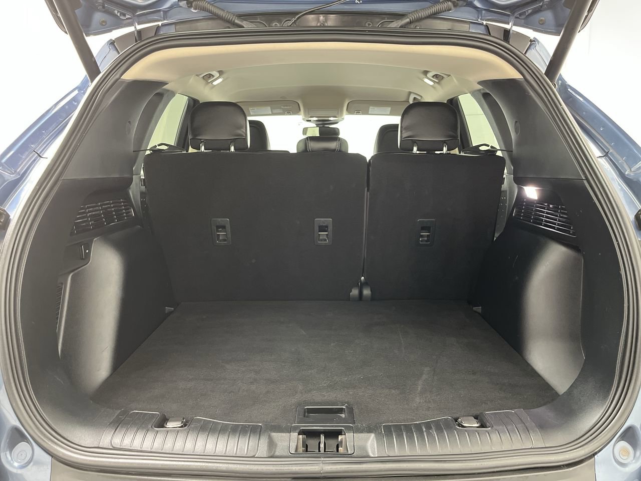 Certified 2020 Ford Escape Titanium AWD/4WD image 30
