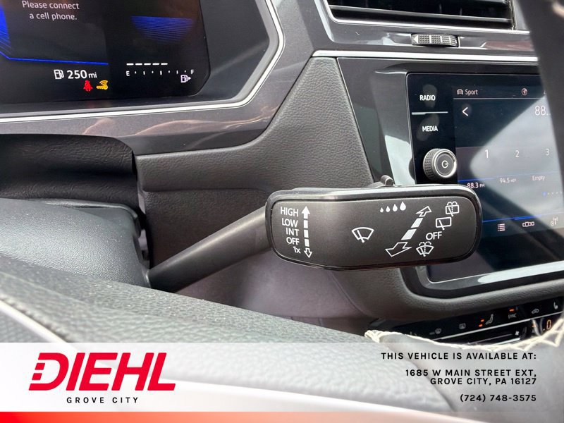 Used 2024 Volkswagen Tiguan SE AWD/4WD image 30