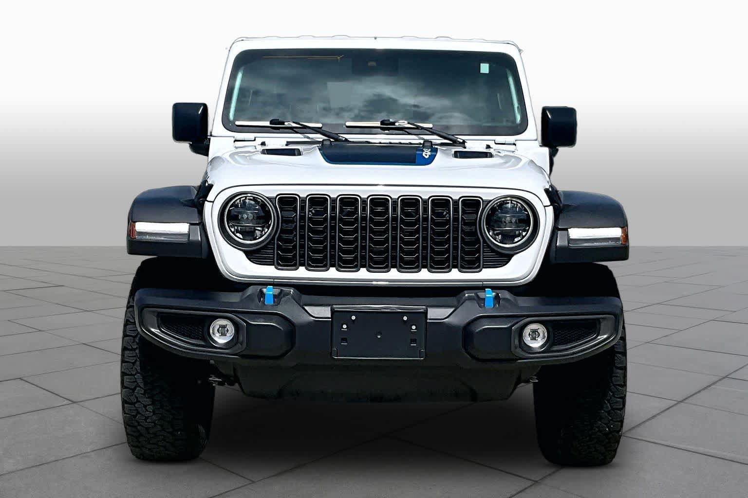 Used 2024 Jeep Wrangler Unlimited Rubicon 4xe w/ Convenience Group AWD/4WD image 3