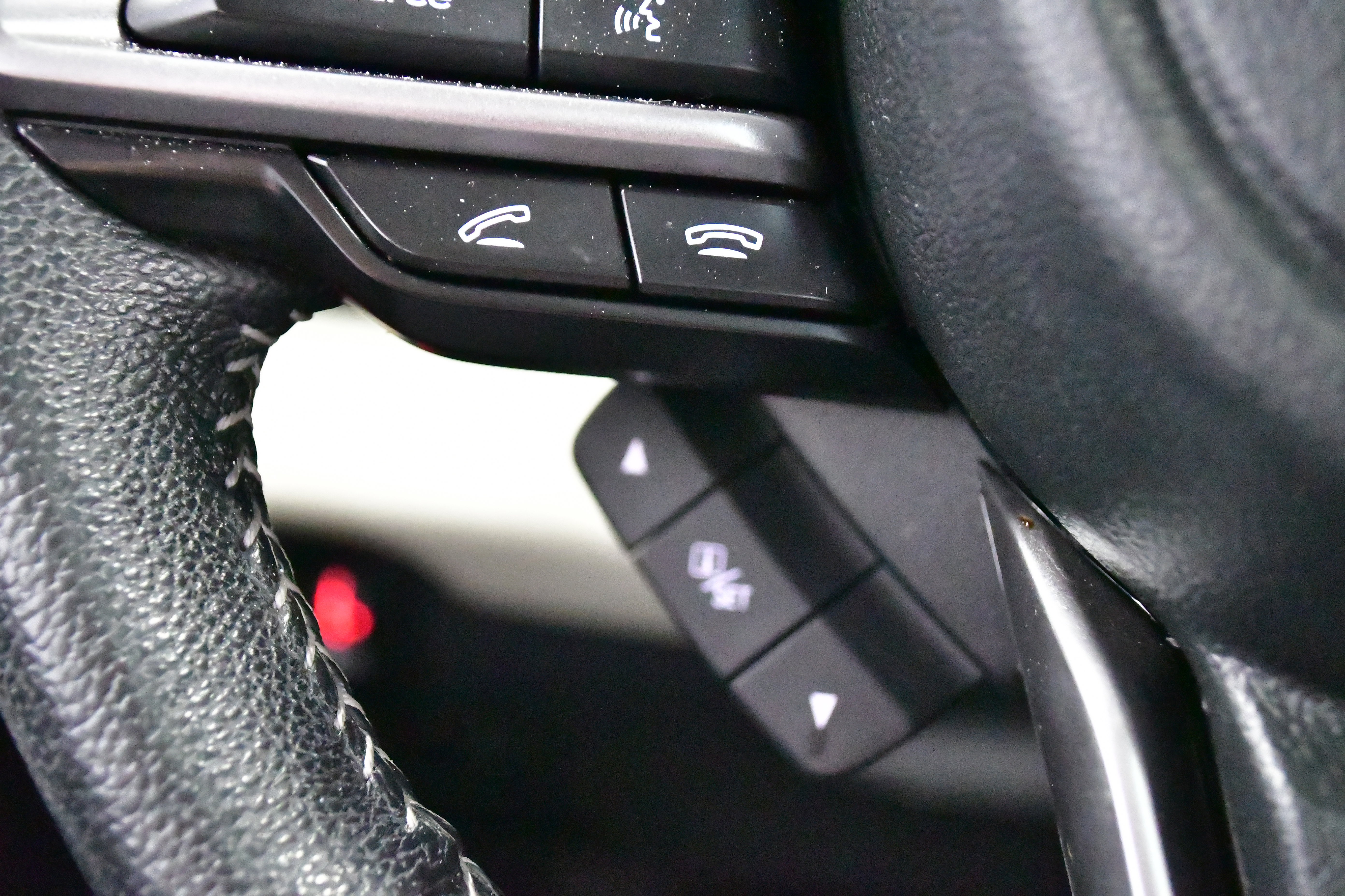 Used 2022 Subaru Ascent Limited w/ Technology Package image 46