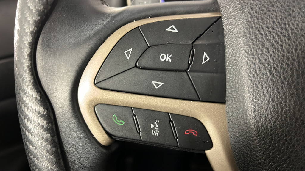 Used 2017 Jeep Grand Cherokee Laredo AWD/4WD image 26