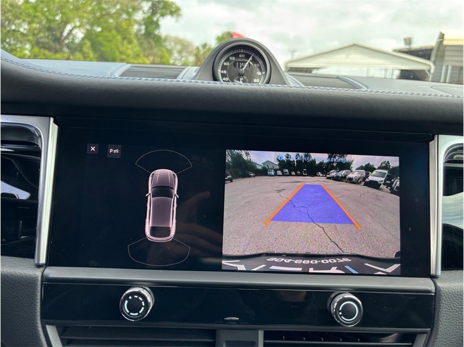 Used 2023 Porsche Macan Turbo image 31