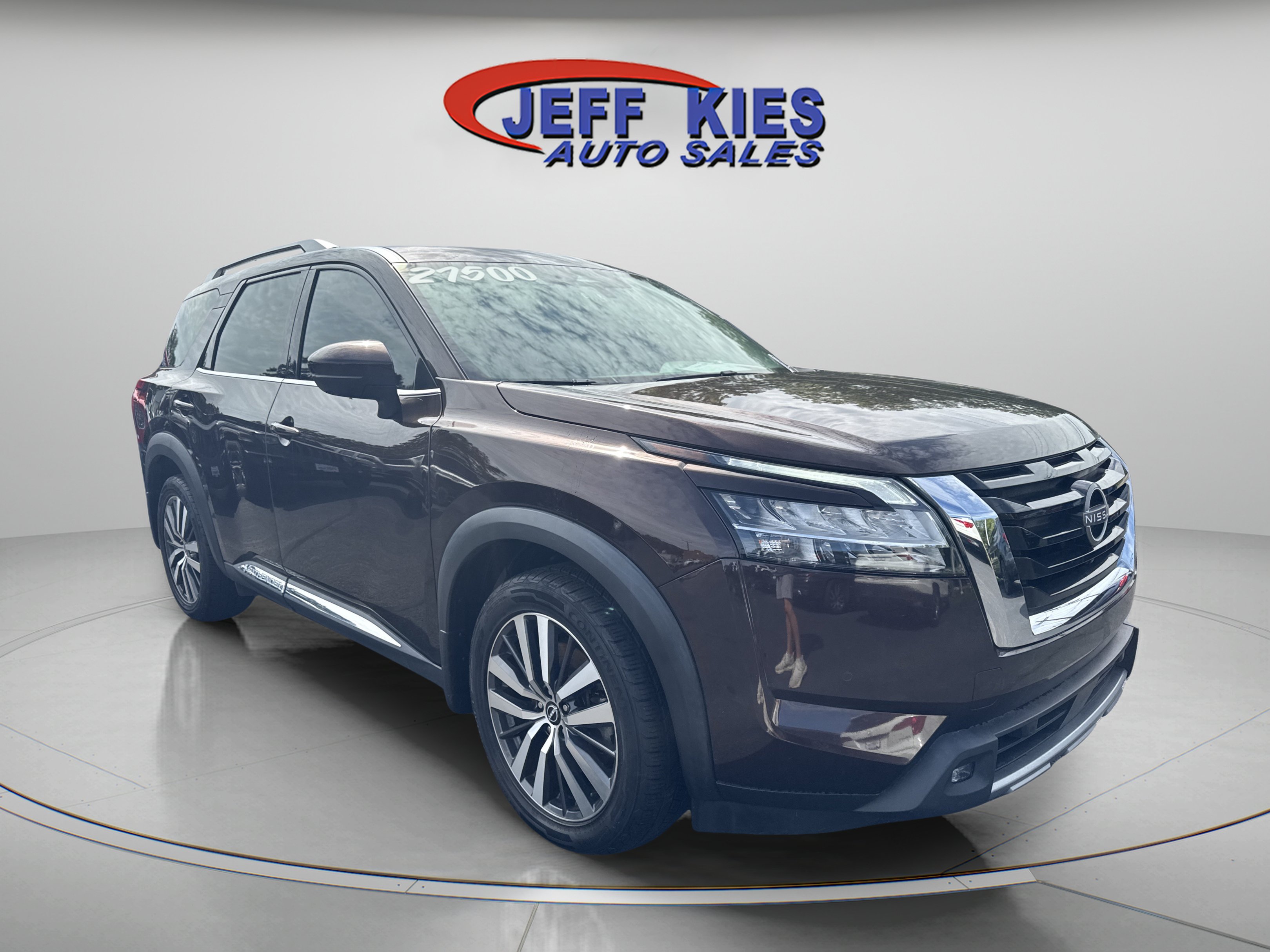 Used 2022 Nissan Pathfinder Platinum w/ Cargo Package AWD/4WD image 3