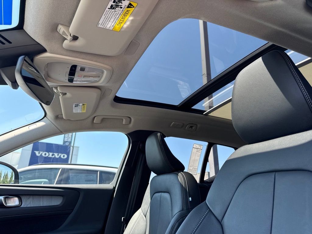 New 2026 Volvo XC40 B5 Core w/ Climate Package AWD/4WD image 14