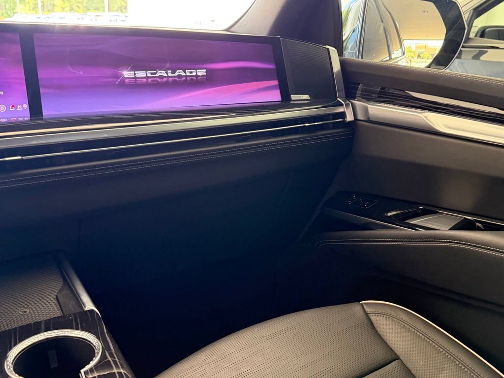 Used 2026 Cadillac Escalade Sport AWD/4WD image 18