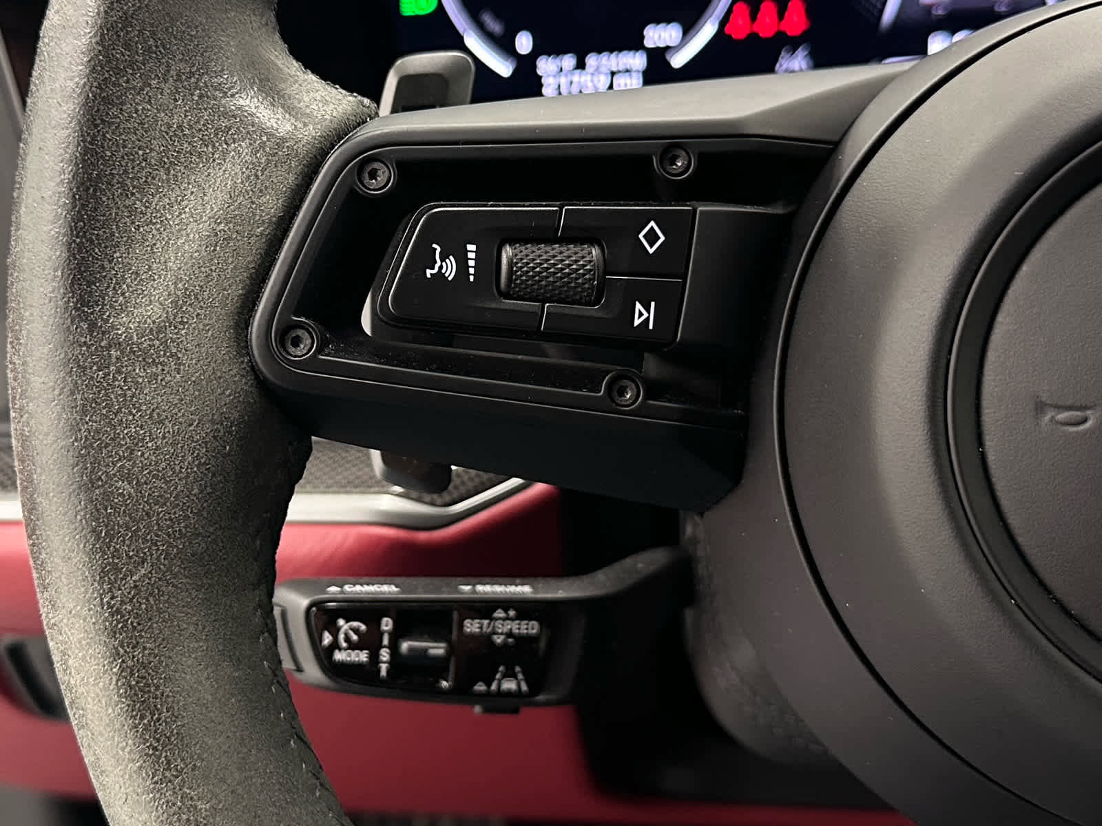 Used 2024 Porsche Cayenne S image 25