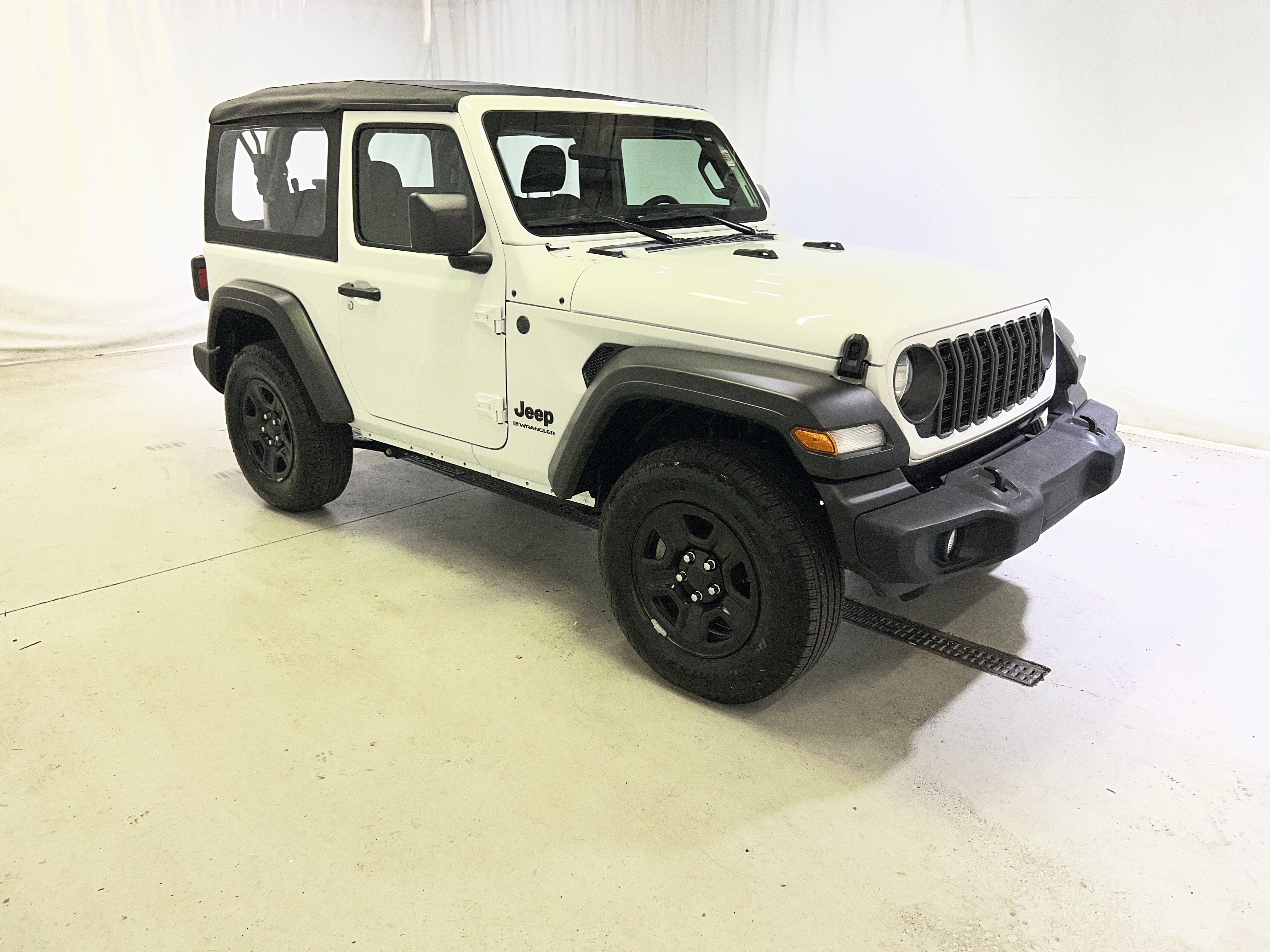 Used 2025 Jeep Wrangler Sport AWD/4WD image 2