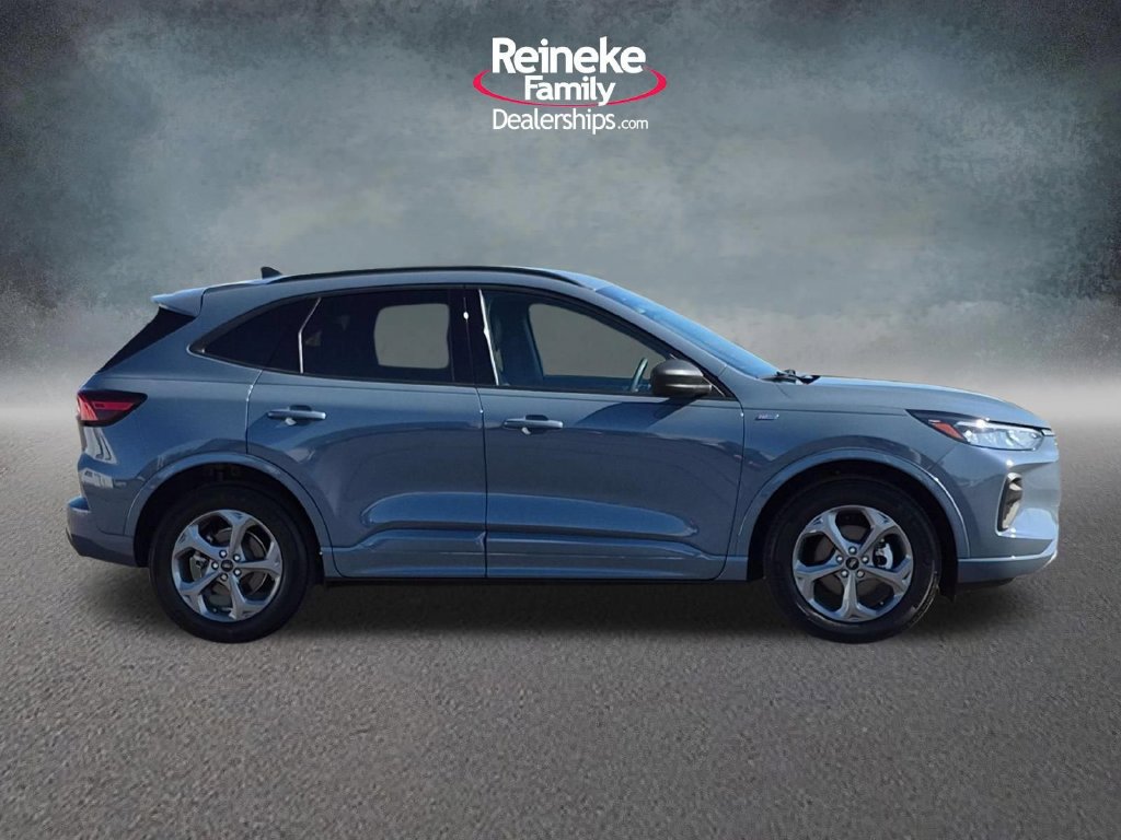 Used 2023 Ford Escape ST-Line w/ Tech Pack #1 AWD/4WD image 5