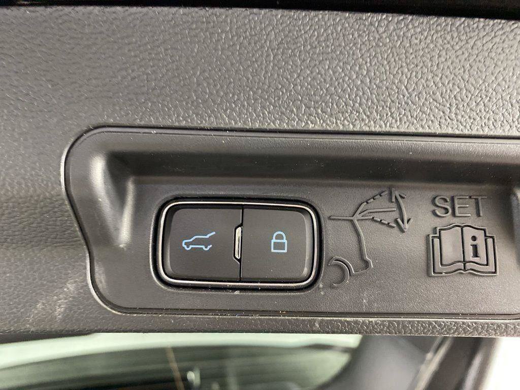 Used 2023 Ford Explorer XLT AWD/4WD image 52