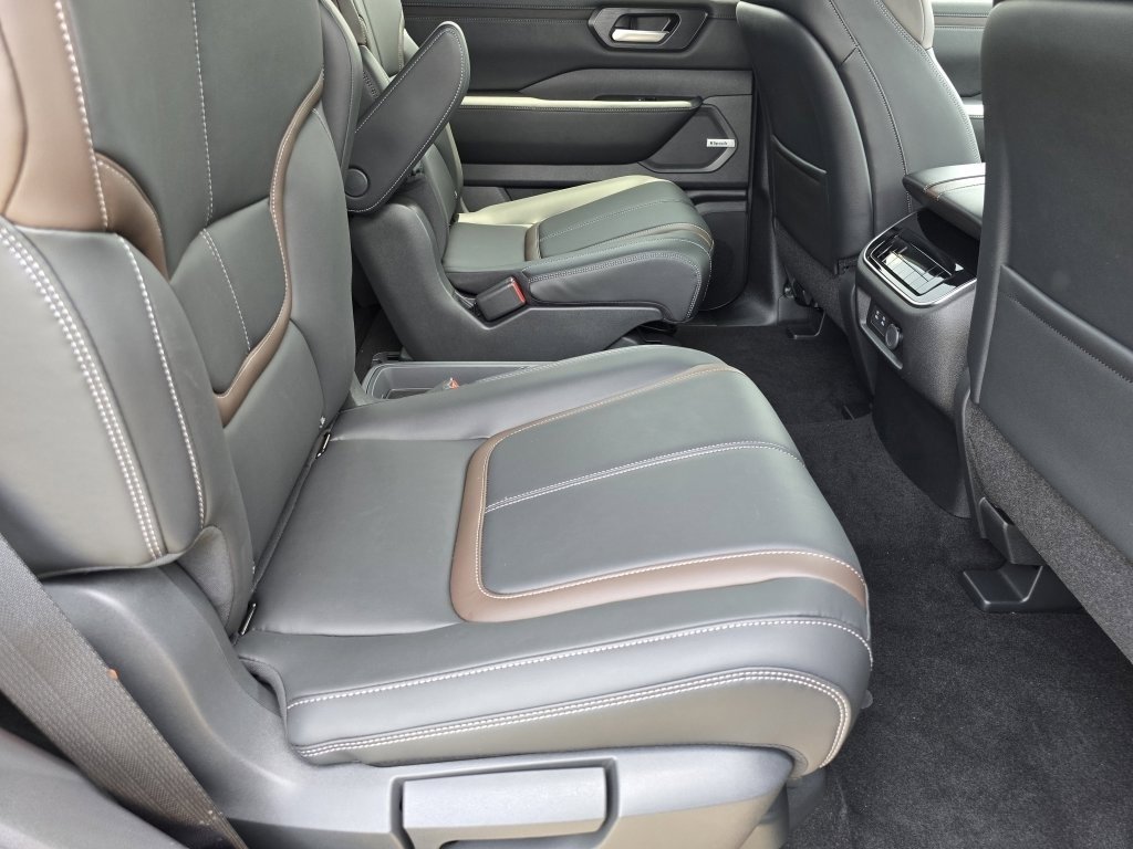 New 2025 Nissan Armada SL w/ Captain's Chari Seat Package image 13