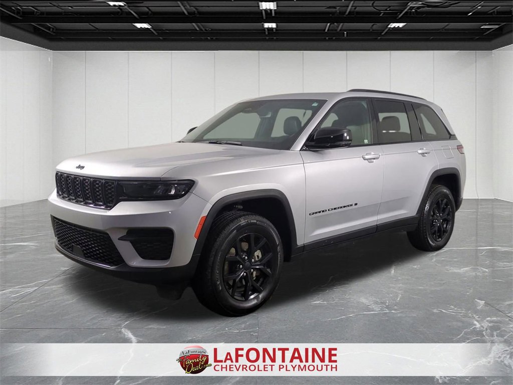 Used 2024 Jeep Grand Cherokee Altitude image 4