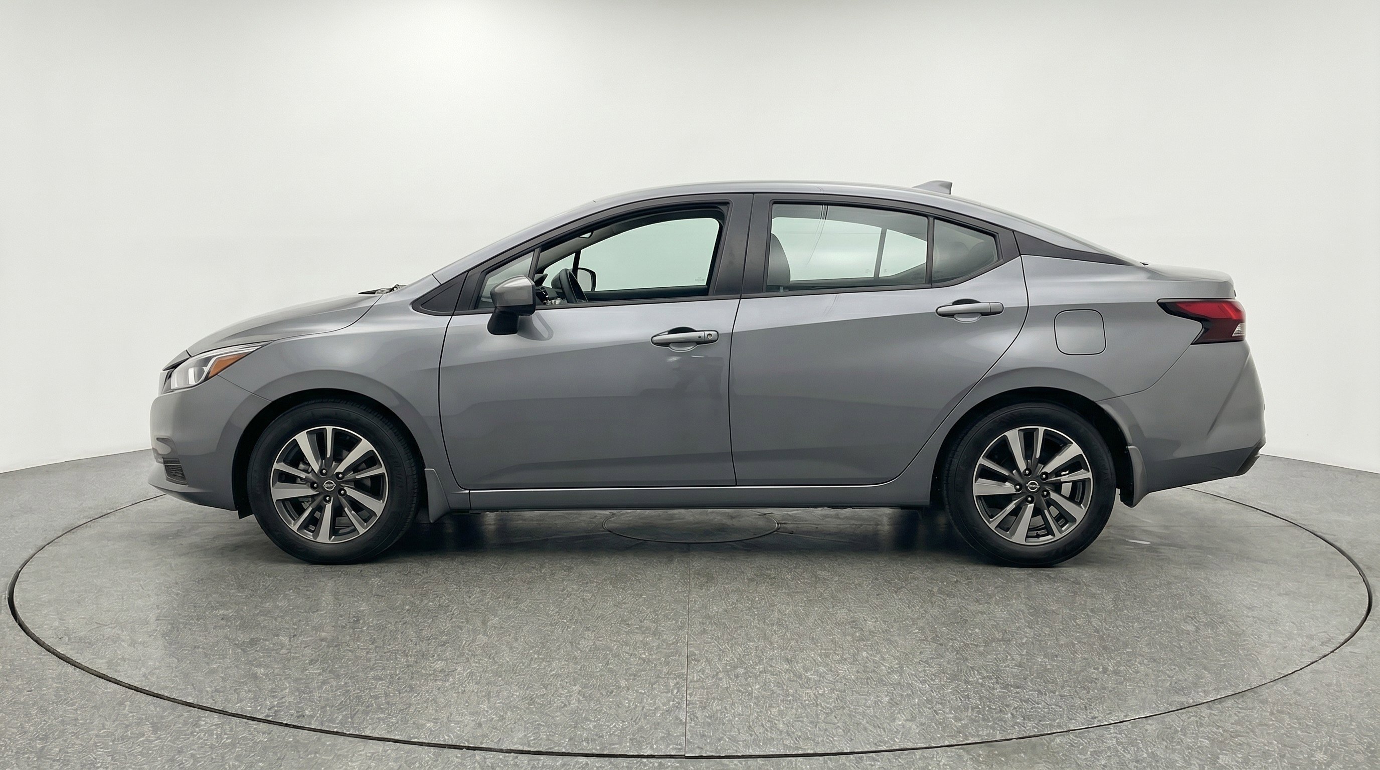 Used 2025 Nissan Versa SV FWD image 5