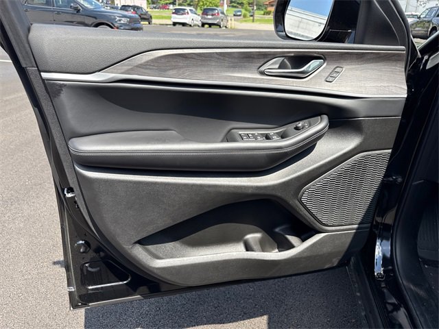 New 2025 Jeep Grand Cherokee L Limited w/ Trailer Tow Package image 13