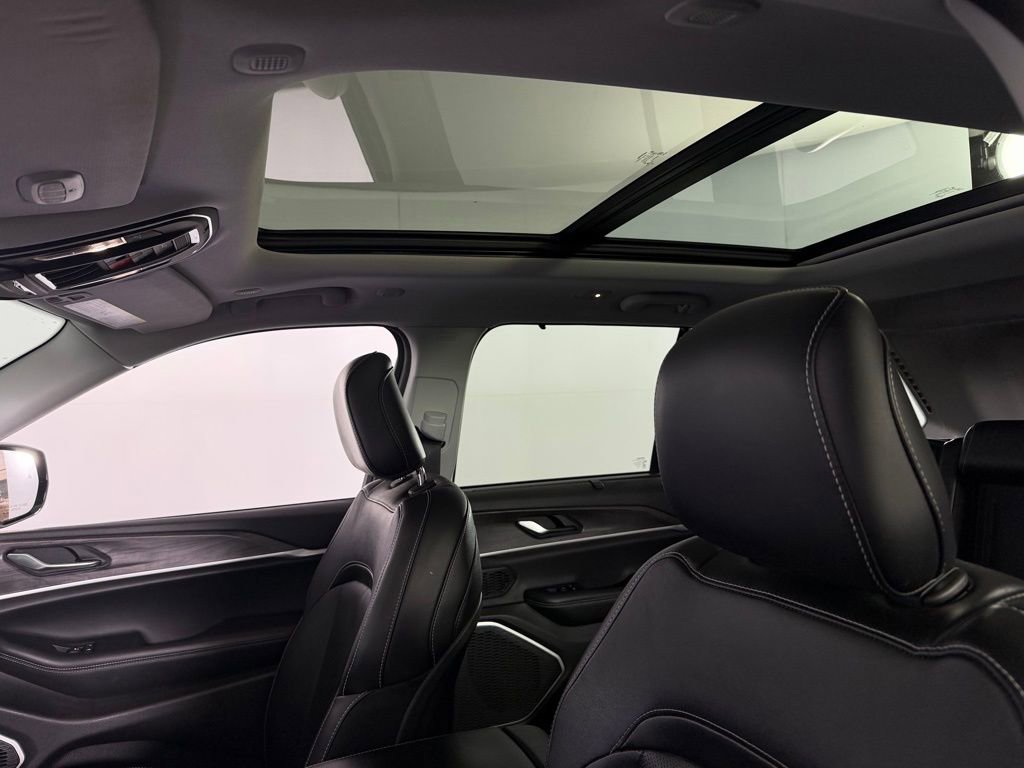 Used 2022 Jeep Grand Cherokee Limited 4xe w/ Luxury Tech Group II image 26