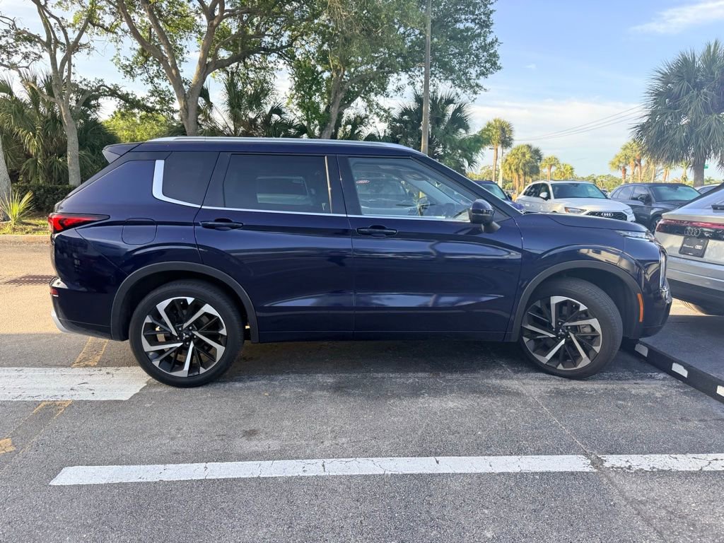 Used 2023 Mitsubishi Outlander SEL image 3