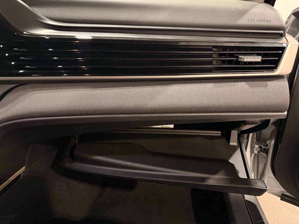 Used 2025 Toyota Camry LE image 28