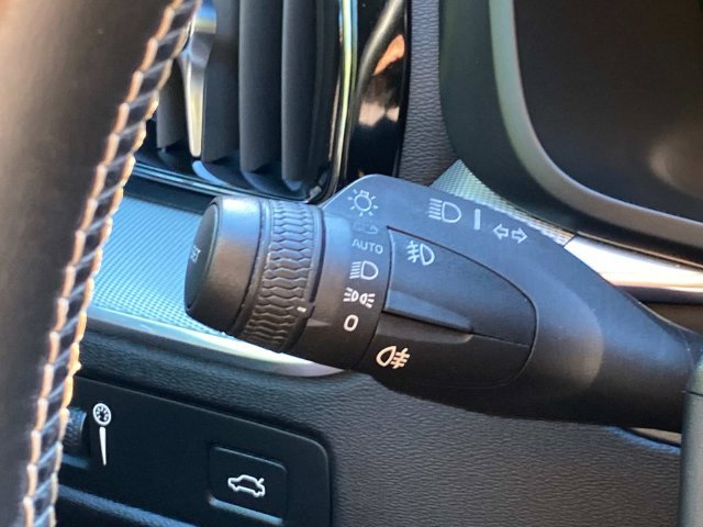 Used 2019 Volvo XC60 T5 R-Design FWD image 22