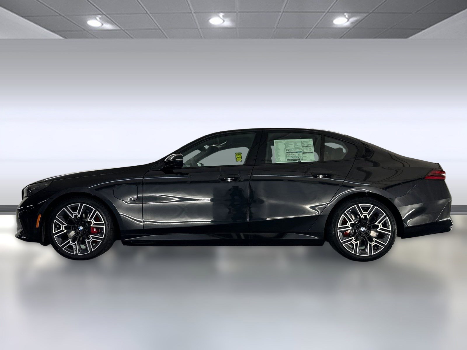 New 2026 BMW 550e xDrive w/ Premium Package image 2