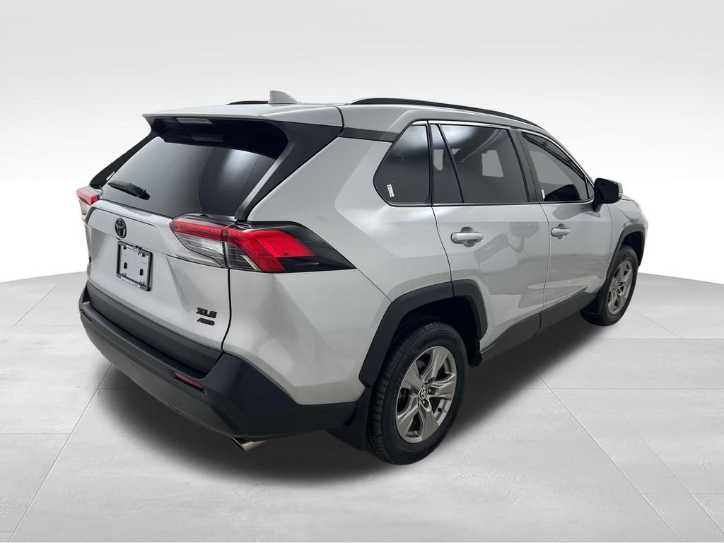 Used 2023 Toyota RAV4 XLE AWD/4WD image 5