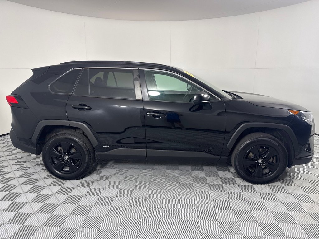 Used 2022 Toyota RAV4 LE image 4
