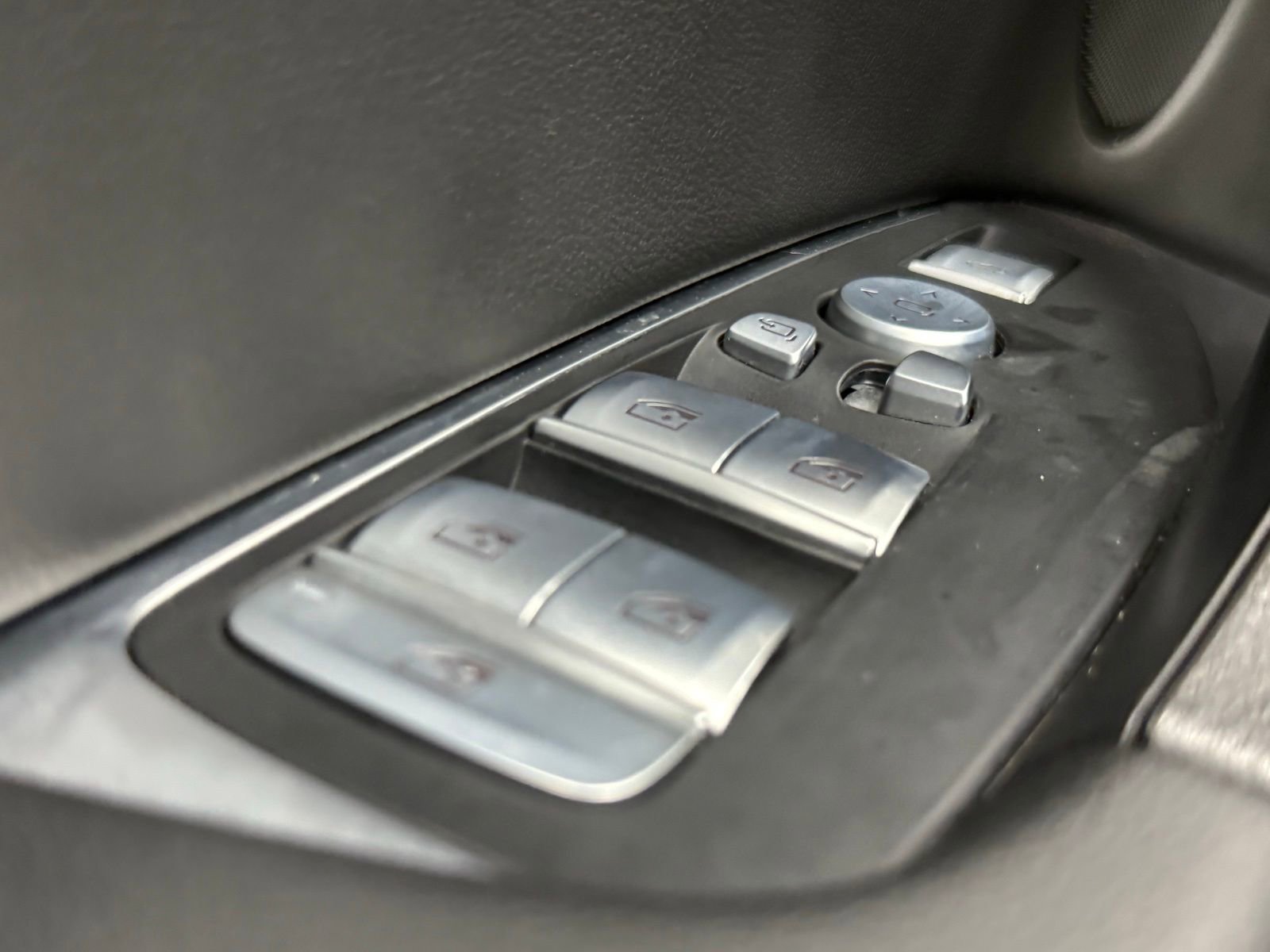 Used 2023 BMW X4 xDrive30i w/ Convenience Package image 18