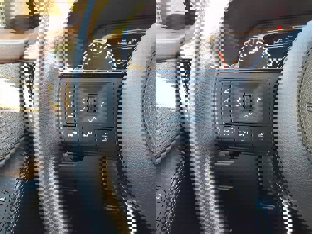 Certified 2022 Nissan Rogue SV image 25