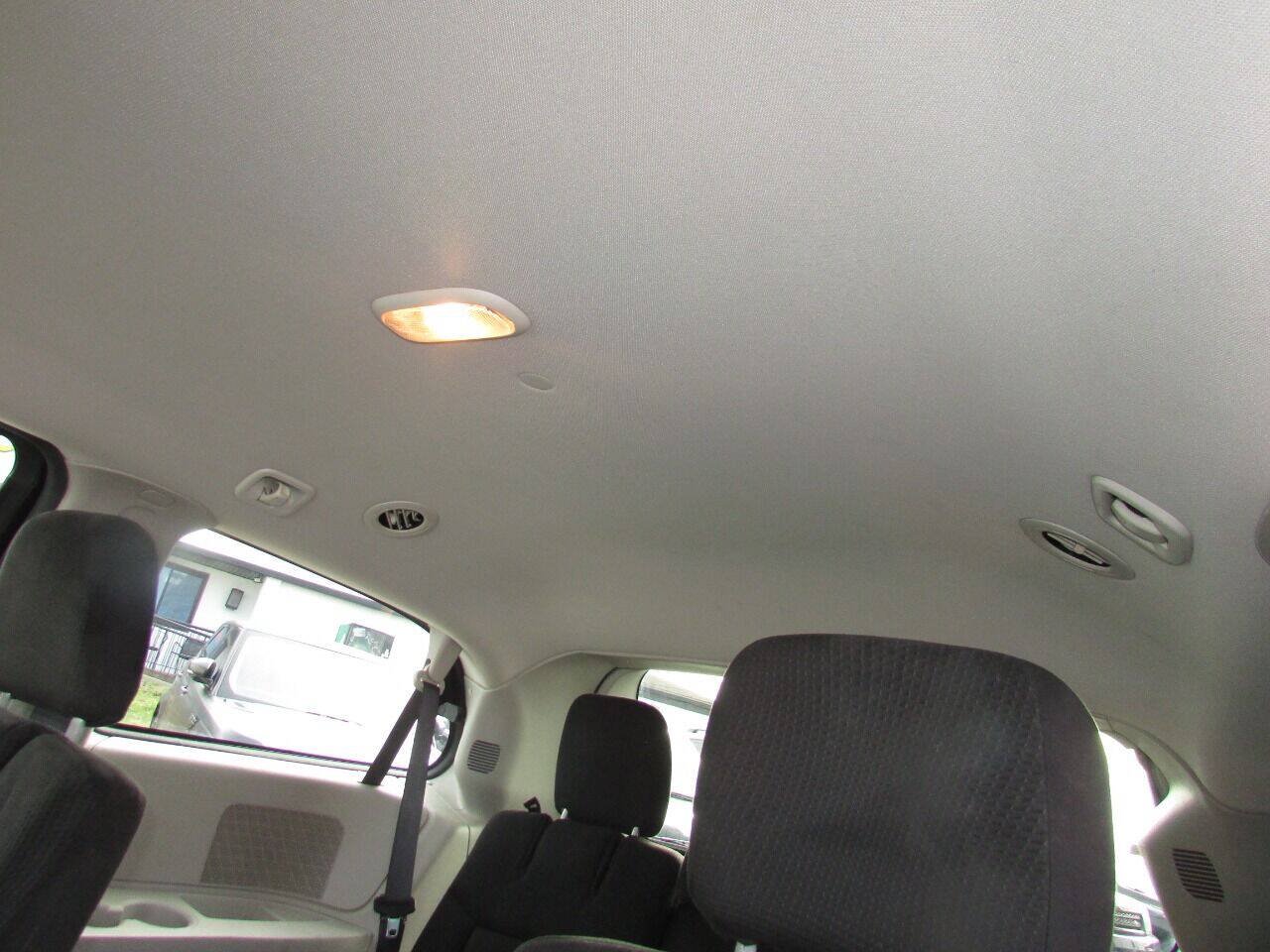 Used 2015 Dodge Grand Caravan SXT FWD image 19