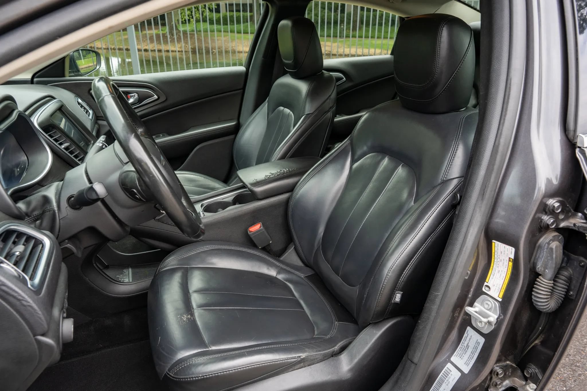Used 2017 Chrysler 200 Limited Platinum FWD image 11