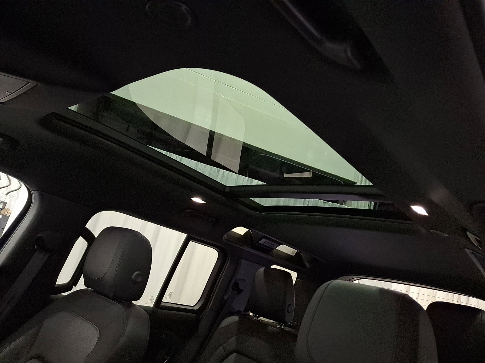 Used 2021 Land Rover Defender 110 SE image 13