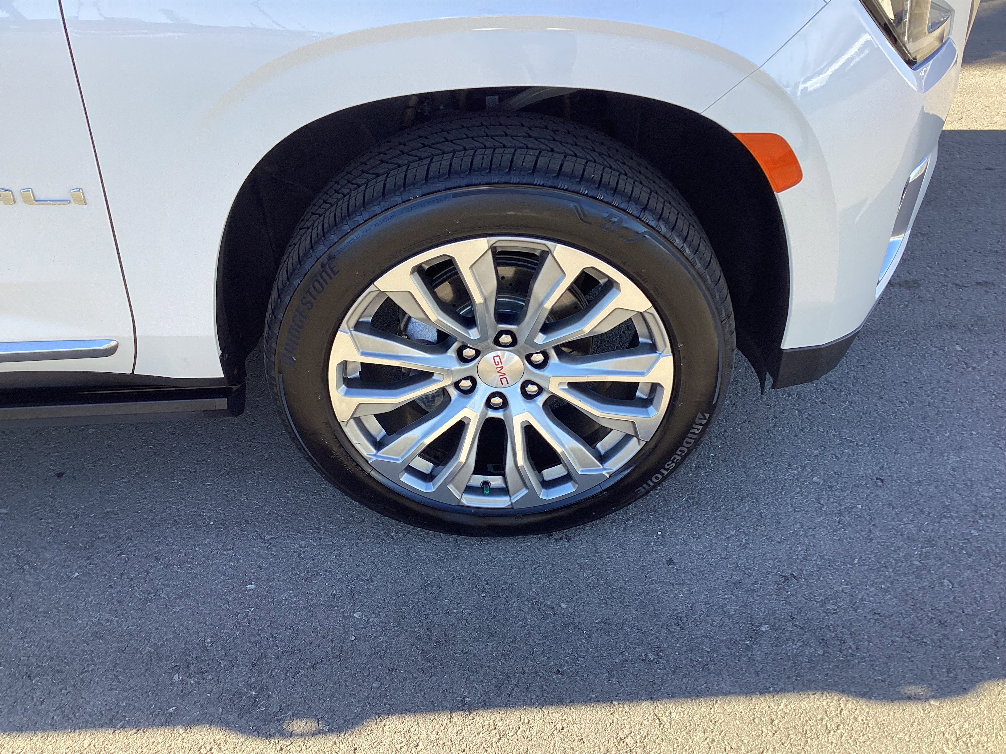 Used 2021 GMC Yukon XL Denali w/ Denali Premium Package image 16