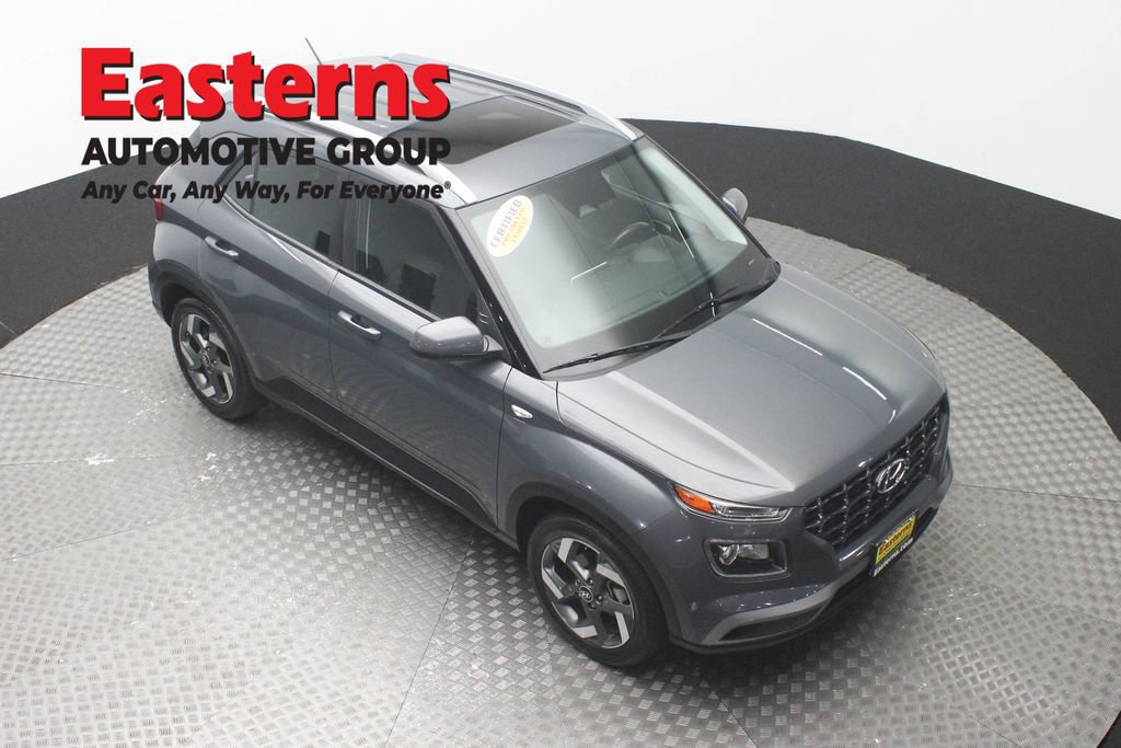 Used 2025 Hyundai Venue SEL FWD image 3