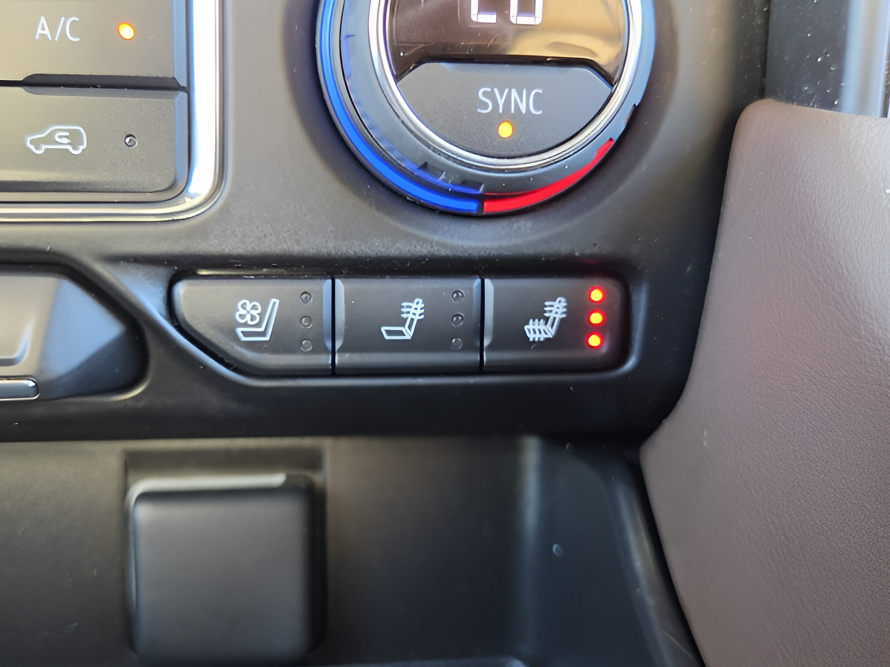 Used 2022 Chevrolet Suburban High Country RWD image 23