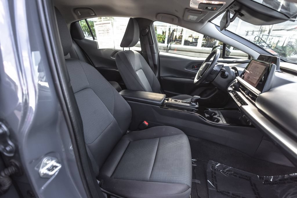 Used 2025 Toyota Prius LE FWD image 21