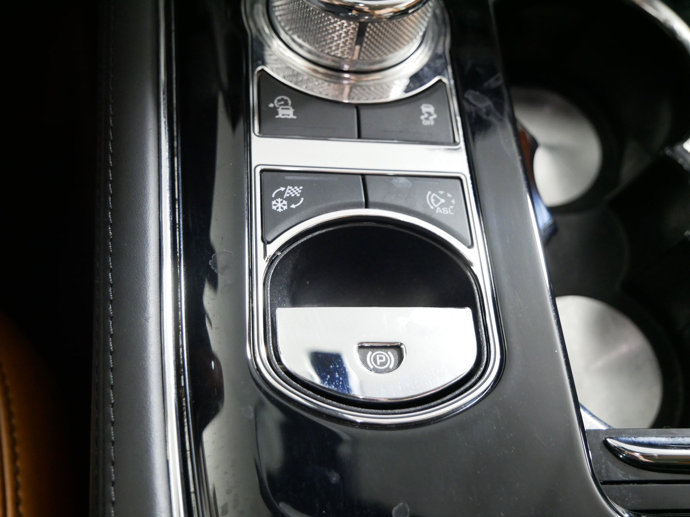 Used 2017 Jaguar XJ L Portfolio image 30