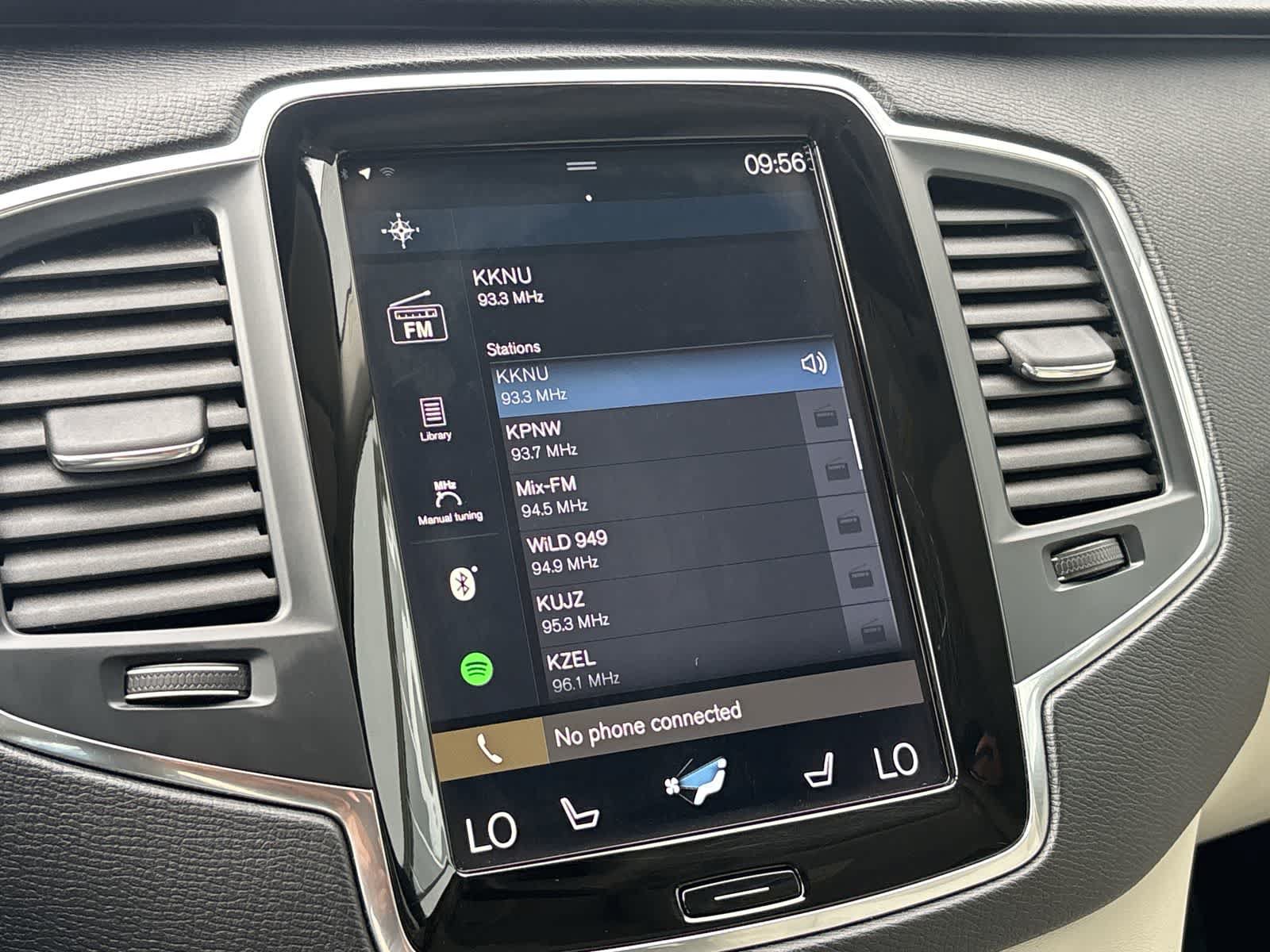 Used 2020 Volvo XC90 T6 Momentum AWD/4WD image 17