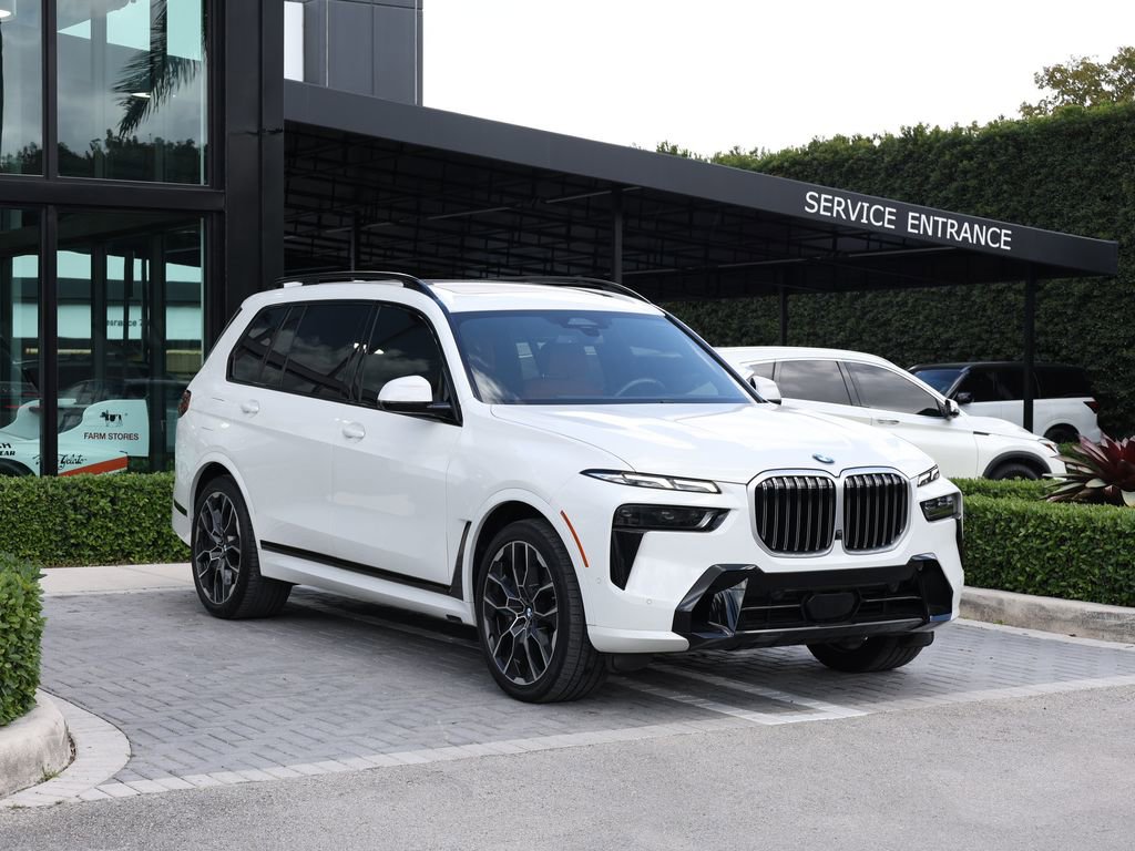 Used 2024 BMW X7 xDrive40i w/ M Sport Package image 2