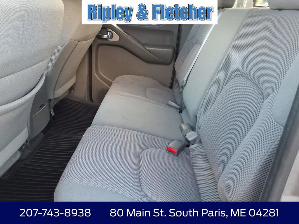 Used 2020 Nissan Frontier SV w/ Midnight Edition Floor Mats image 12