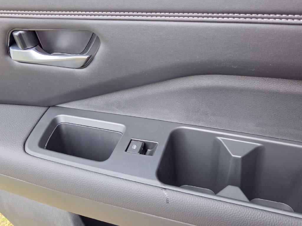 New 2026 Nissan Pathfinder Platinum w/ Accent Package FWD image 9