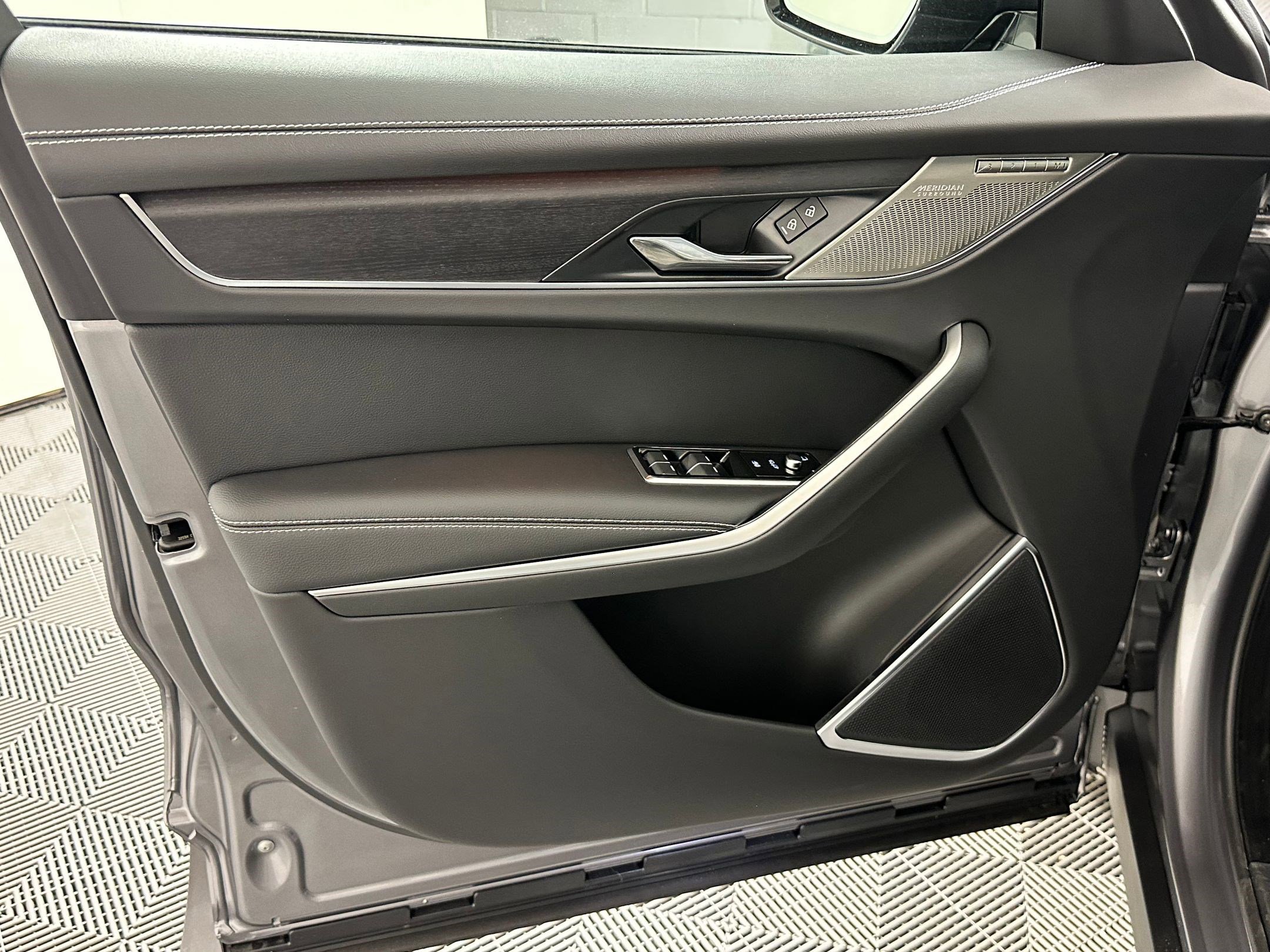 New 2026 Jaguar F-PACE R-Dynamic S image 10