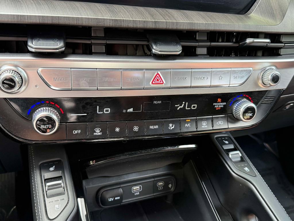 Used 2024 Kia Telluride EX w/ EX Captain's Chair Package image 29