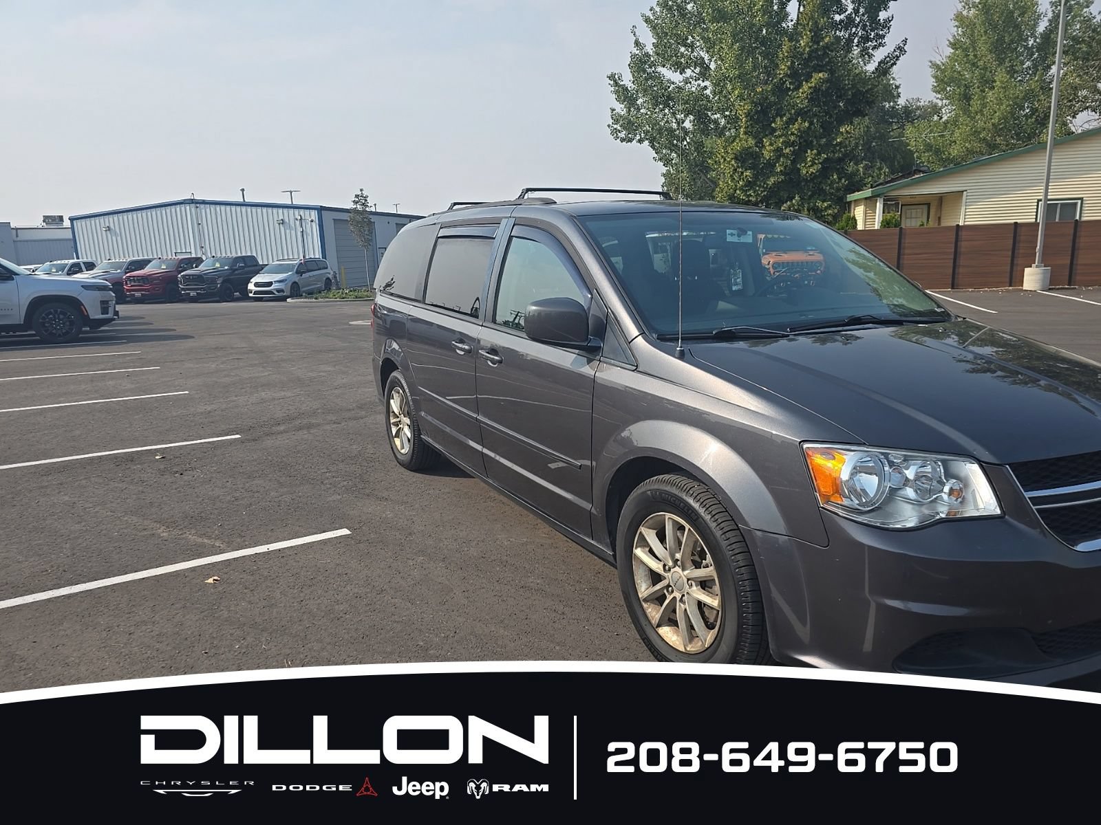 Used 2016 Dodge Grand Caravan SXT w/ UConnect Hands-Free Group FWD image 4