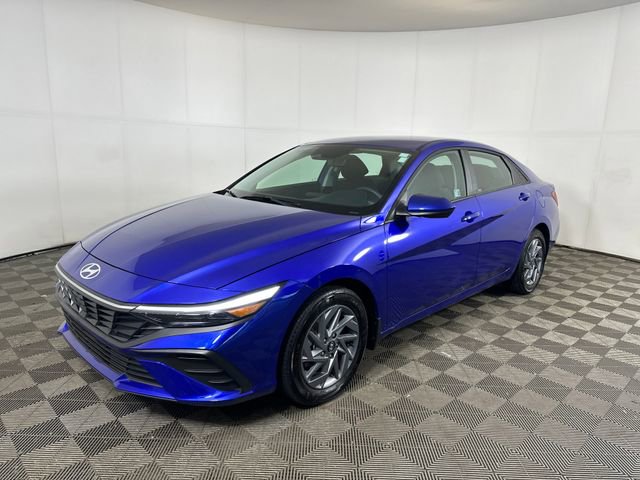 Used 2025 Hyundai Elantra Blue FWD image 7
