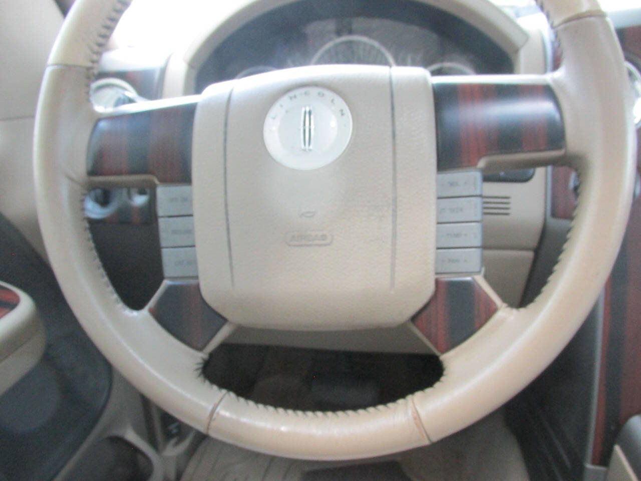 Used 2006 Lincoln Mark LT 2WD image 13