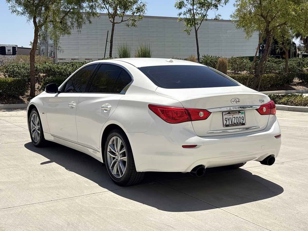 Used 2017 INFINITI Q50 2.0t w/ Moonroof Package RWD image 5