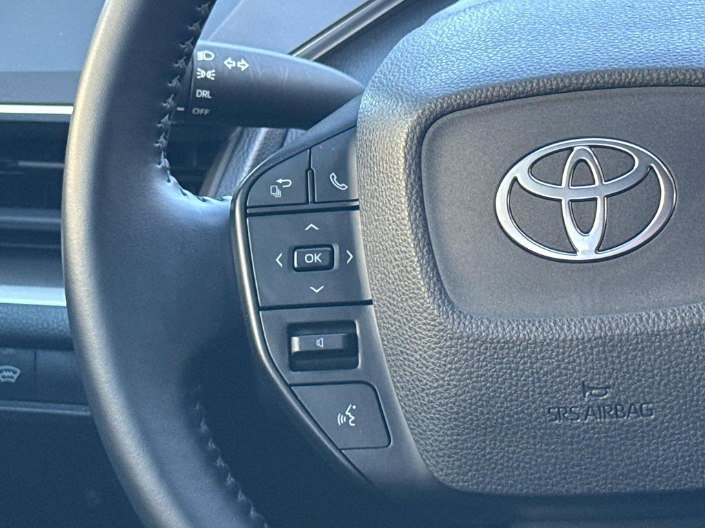 Used 2025 Toyota Prius LE FWD image 14