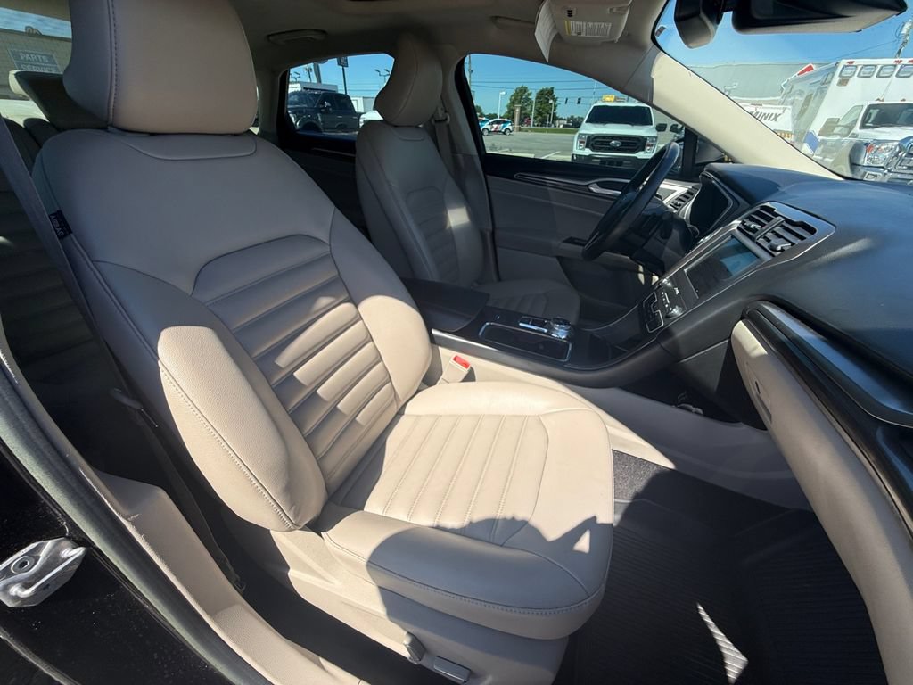 Used 2019 Ford Fusion SEL FWD image 28