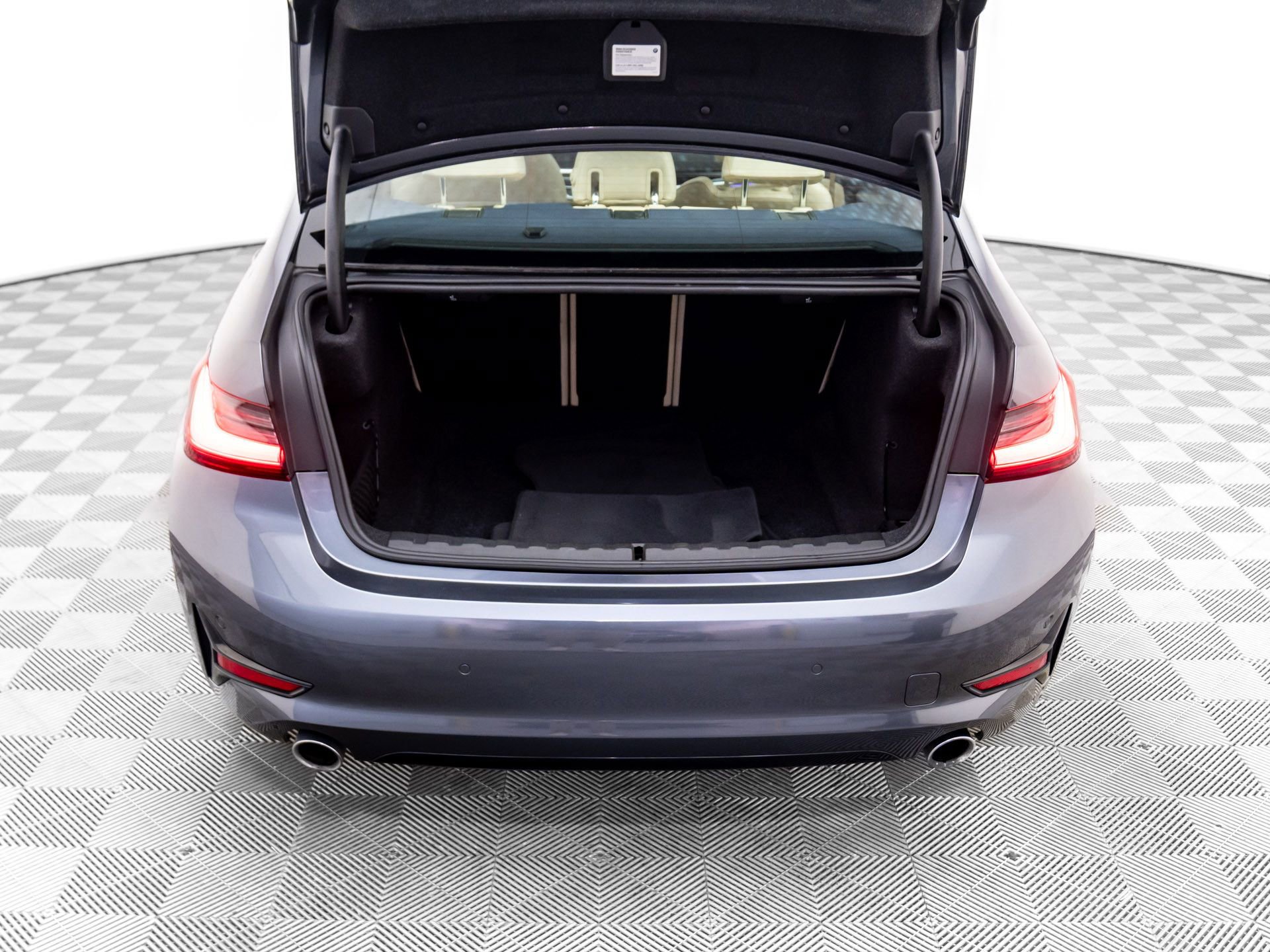 Used 2020 BMW 330i xDrive Sedan w/ Driving Assistance Package image 33