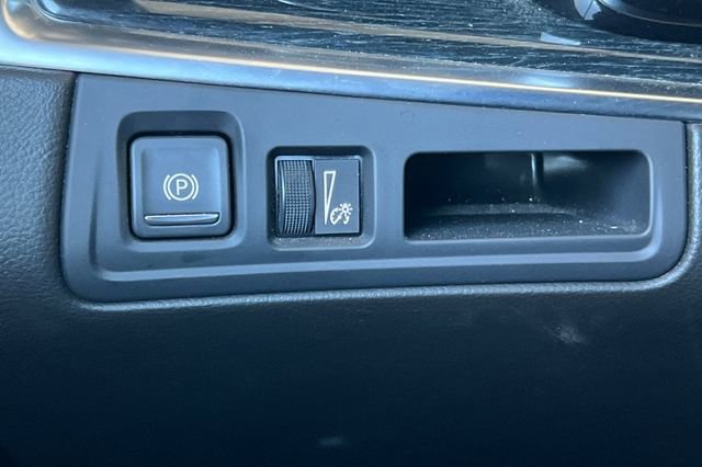 Used 2025 Cadillac XT5 Premium Luxury image 36