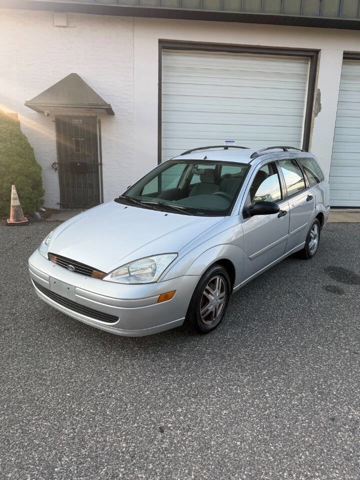 Used 2001 Ford Focus SE FWD image 2